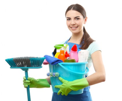 Professional move in cleaning of kitchen cabinets and countertops